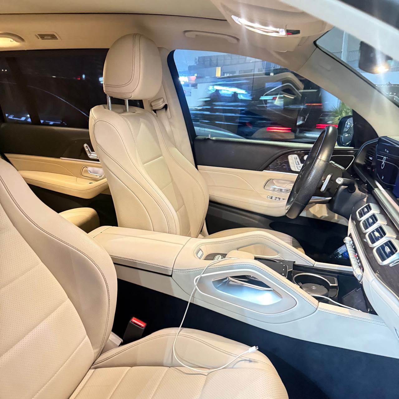GLS 450 beige front cabin